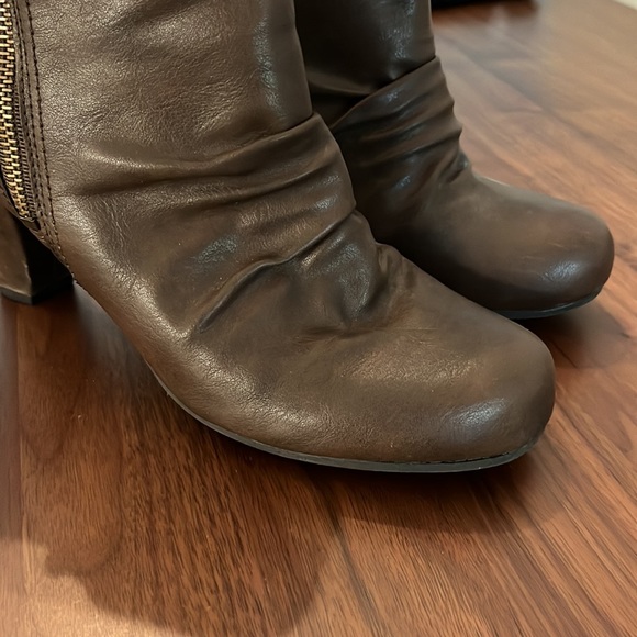 Fergalicious by Fergie Dark Brown, Faux Leather, Rounded Toe, Ankle Boot, 9M - Picture 2 of 6